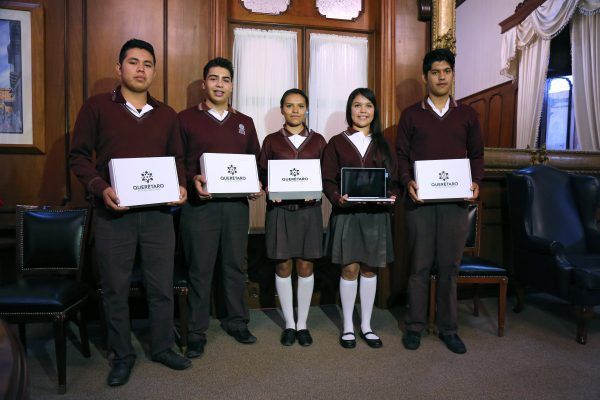 El Gobernador recibe a alumnos del Cobaq triunfadores de InfoMatrix Latinoamérica 2016 1 COBAQ 2