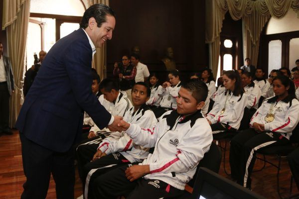 El Gobernador recibe a atletas medallistas de la Paralimpiada Nacional 1 MEDALLISTAS 2