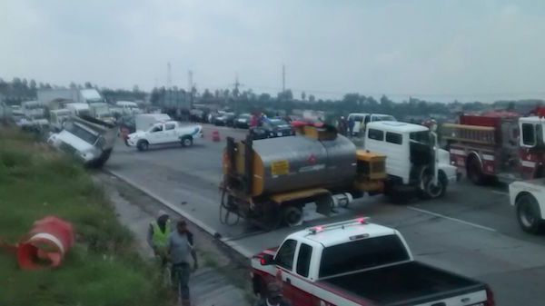Cierran autopista México-Qro por choque y fuga de gas en pipa 1 WhatsApp-Image-20160728-1