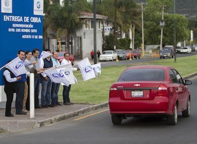 Banderazo_entrega_Calle_Luis_Romero_Soto_Ago_17_JVQ_4