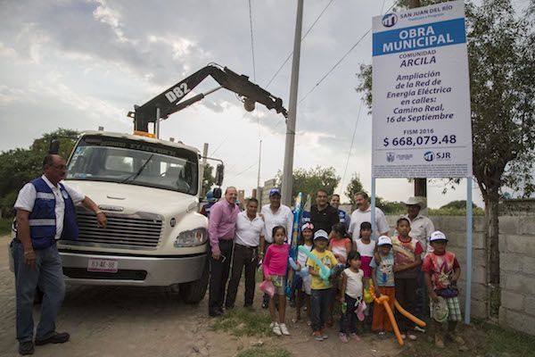 Lleva Memo Vega beneficios a familias de Arcila 1 Entrega_Asfaltado_Árcila_Ago_18_JVQ_113
