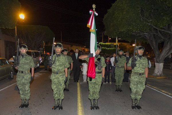 Encabeza Alcalde grito de independencia ante más de 8 mil personas 1 FOTO ESPECIAL