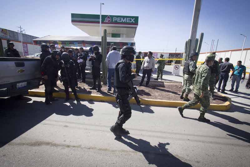 Acribillan a policía en gasolinera de Pedro Escobedo 1 Acribillan a policía en gasolinera de Pedro Escobedo 1