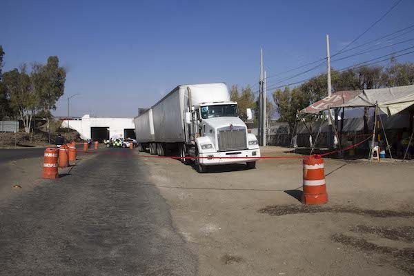 Intercambio de balazos en asalto de trailer con mezclilla de Kaltex 1