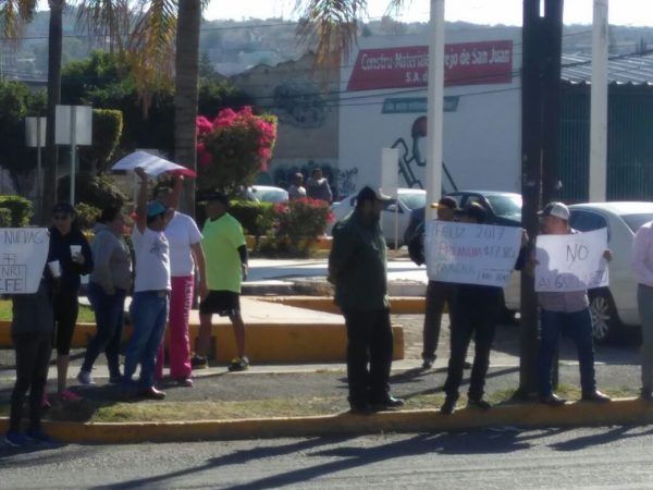 Protestan por alza de combustibles en SJR 1 Protestan por alza de combustibles en SJR 1