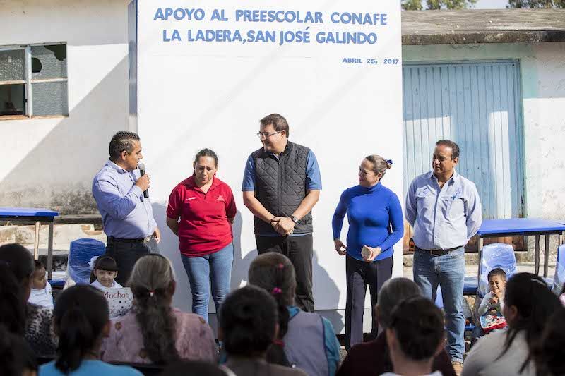 Entrega Memo Vega mobiliario para centro educativo CONAFE en La Ladera, San José Galindo 1 Entrega Memo Vega mobiliario para centro educativo CONAFE en La Ladera, San José Galindo 1