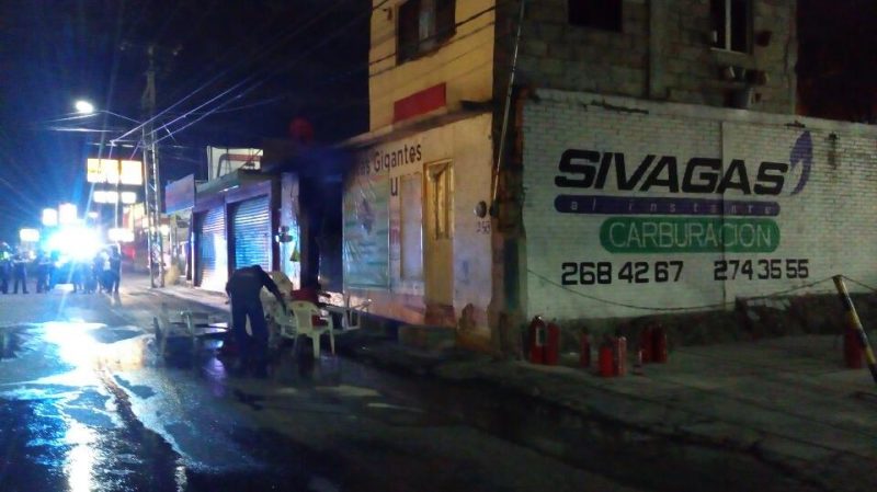 Flamazo en local de comida en Av. Moctezuma 1