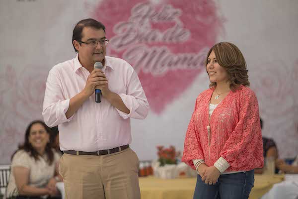 Festeja Memo Vega a Mamás trabajadoras del Municipio 3 Festeja Memo Vega a Mamás trabajadoras del Municipio 3