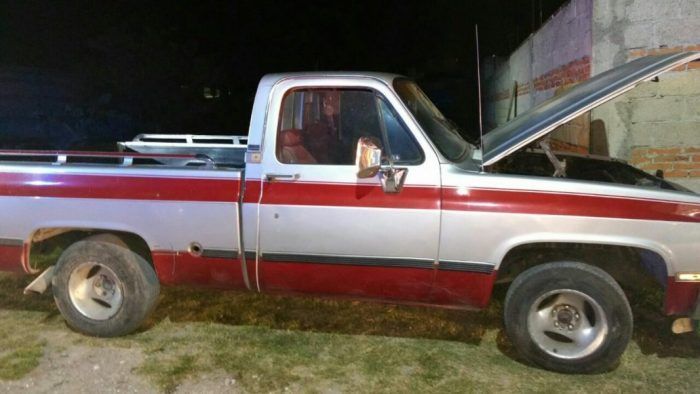 Policías detienen a dos sujetos que intentaban robar una camioneta 1 Policías detienen a dos sujetos que intentaban robar una camioneta 1