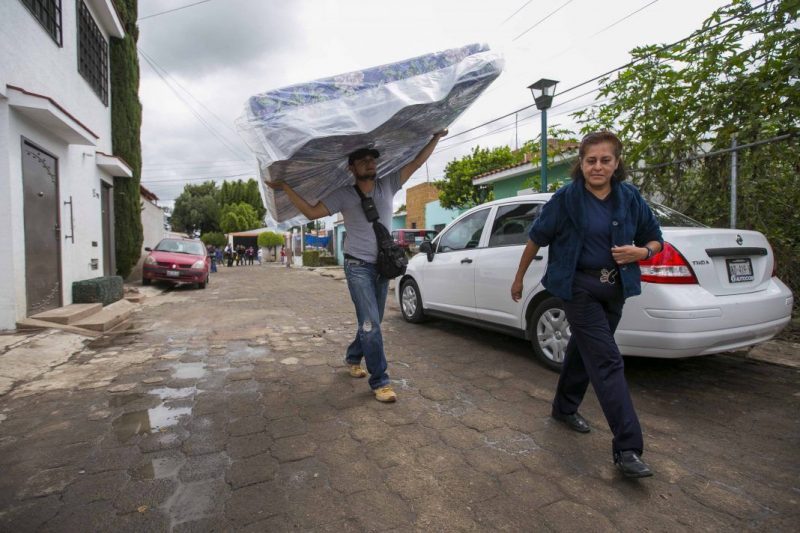 Entrega municipio enseres domésticos a damnificados por inundación 1 Entrega municipio enseres domésticos a damnificados por inundación 1