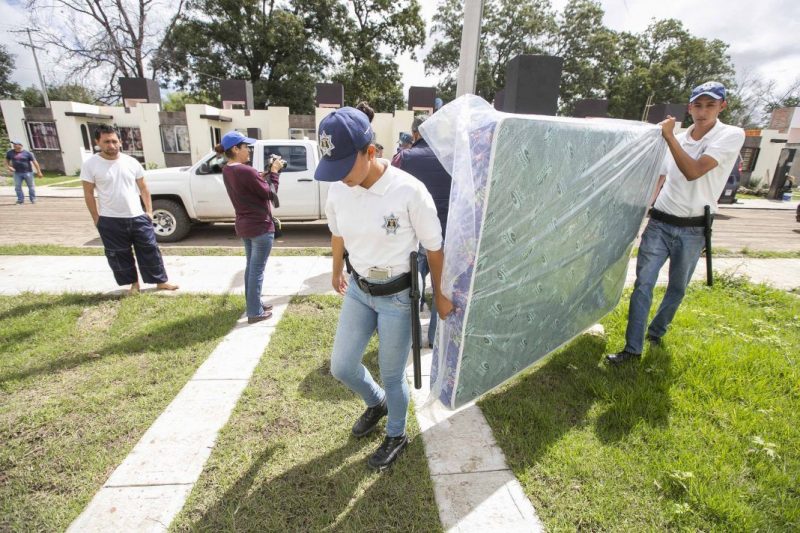 Continúan recibiendo apoyo de Memo Vega familias afectadas 1