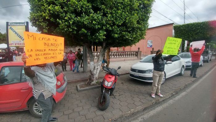 Impiden manifestación de damnificados y detienen a 8 1
