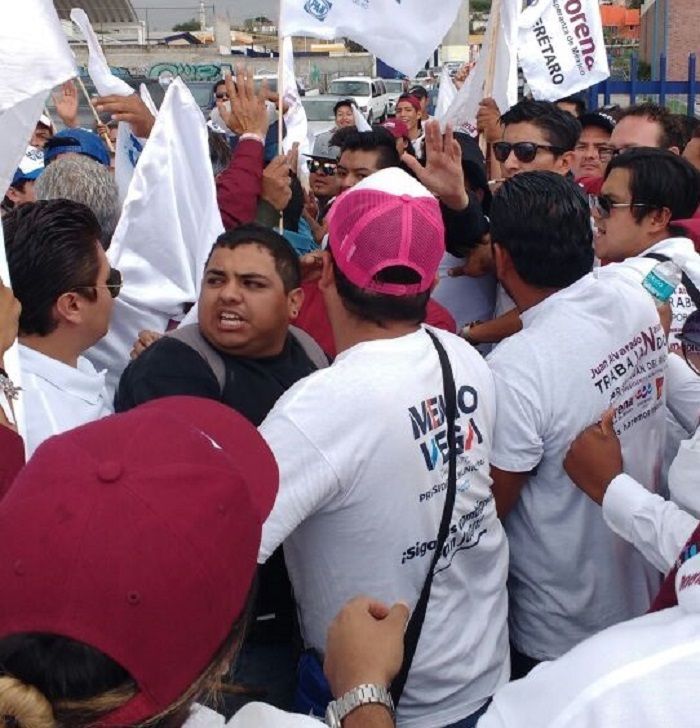 Se calientan ánimos entre porristas de candidatos durante debate en la UAQ 1