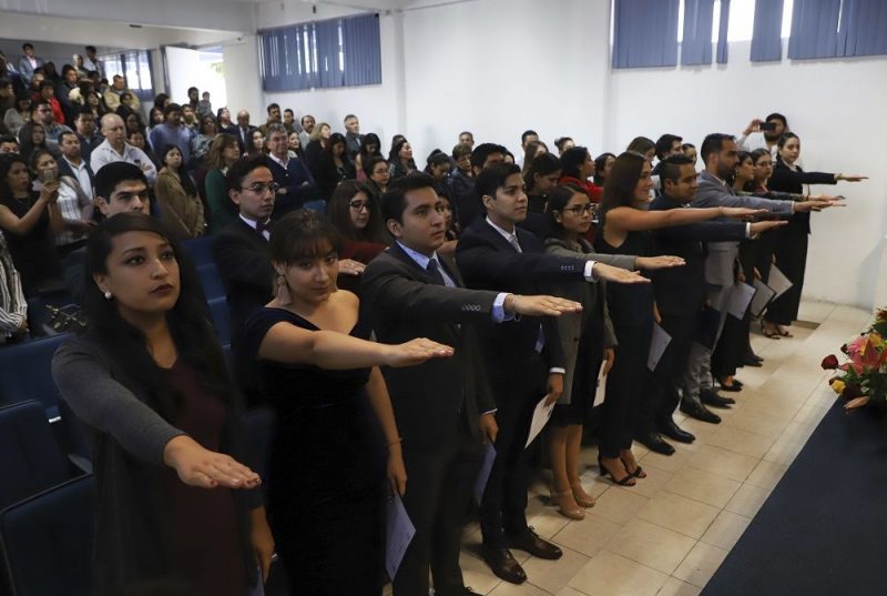 Se titulan egresados de la Licenciatura en Odontología de la UAQ 1 Se titulan egresados de la Licenciatura en Odontología de la UAQ 1