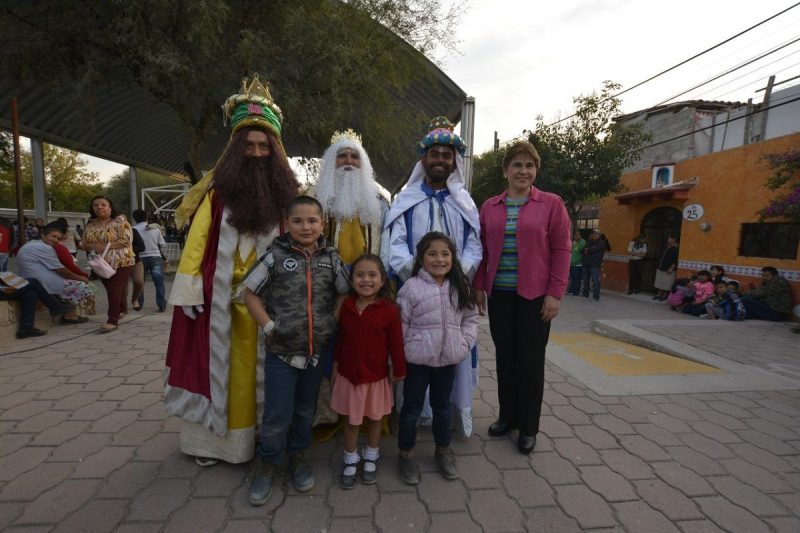 Reyes Magos conviven con niños de Tequisquiapan 1 Reyes Magos conviven con niños de Tequisquiapan 1