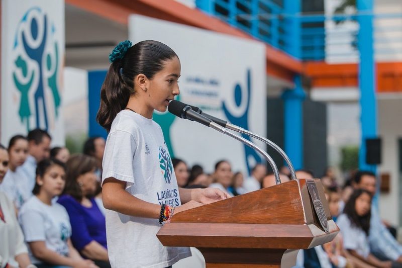 Honores a la bandera con "Niñas, Niños y Adolescentes en el Gobierno" en SJR