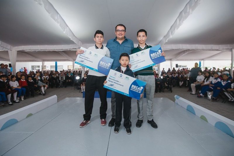Reciben Beca Escolar 9 mil estudiantes de San Juan del Río
