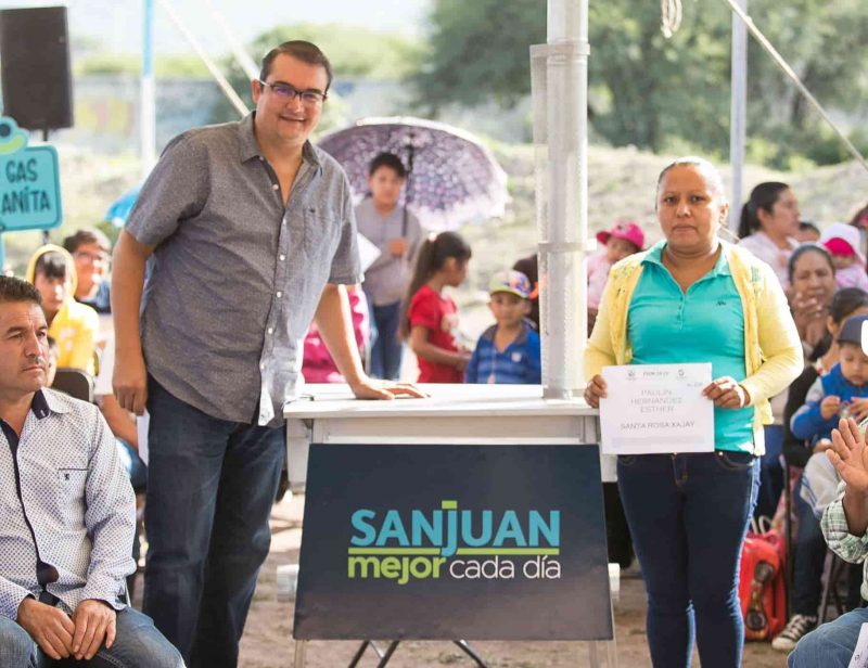 Familias de Santa Rosa Xajay y Visthá reciben apoyos sociales 1 Familias de Santa Rosa Xajay y Visthá reciben apoyos sociales