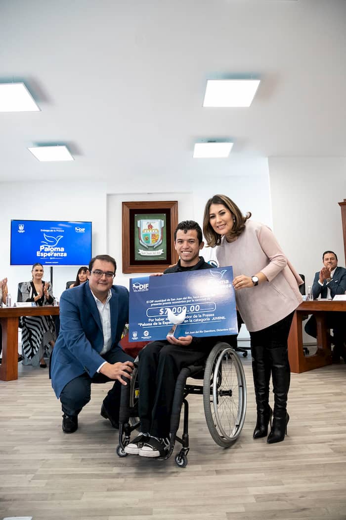 En sesión de cabildo entregan Paloma de la Esperanza 2019 En sesión de cabildo entregan Paloma de la Esperanza 2019