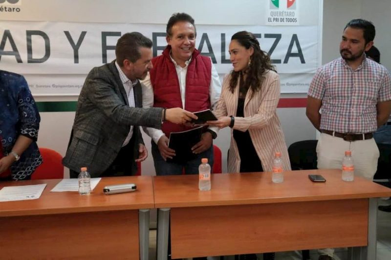 Entrega Hugo Cabrera su Primer Informe Legislativo Entrega Hugo Cabrera su Primer Informe Legislativo
