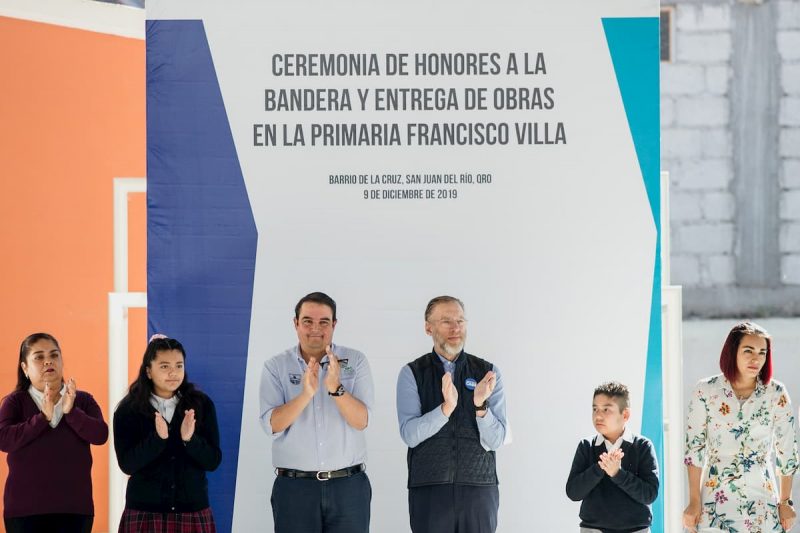 Gobiernos Municipal y Estatal entregan mejoramiento de escuela en el Barrio de la Cruz Gobiernos Municipal y Estatal entregan mejoramiento de escuela en el Barrio de la Cruz