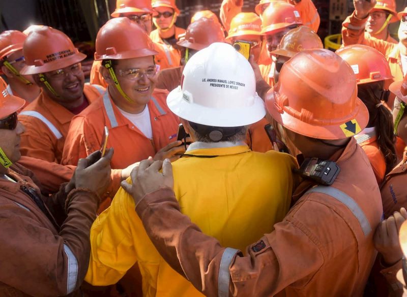 López Obrador promete basificar a empleados transitorios de Pemex 1 López Obrador promete basificar a empleados transitorios de Pemex