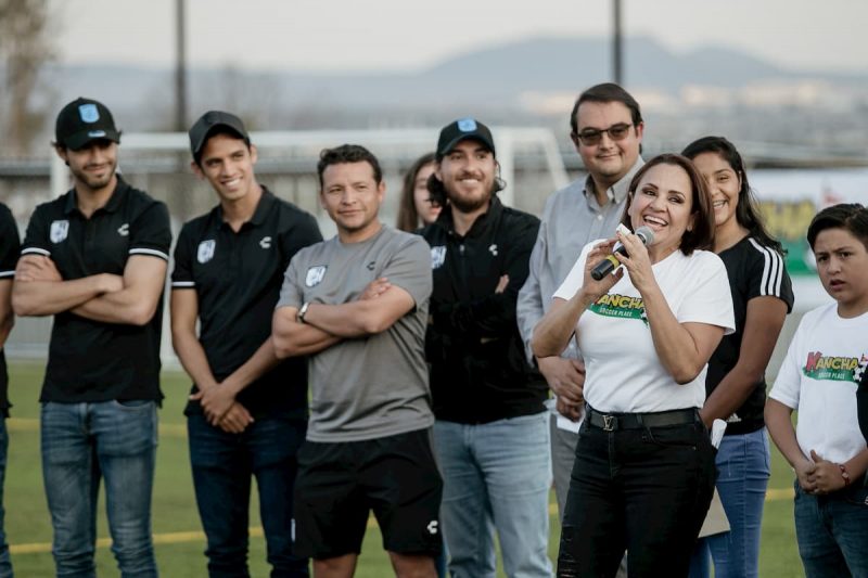 Memo Vega encabeza inauguración de Kancha Soccer Place Memo Vega encabeza inauguración de Kancha Soccer Place