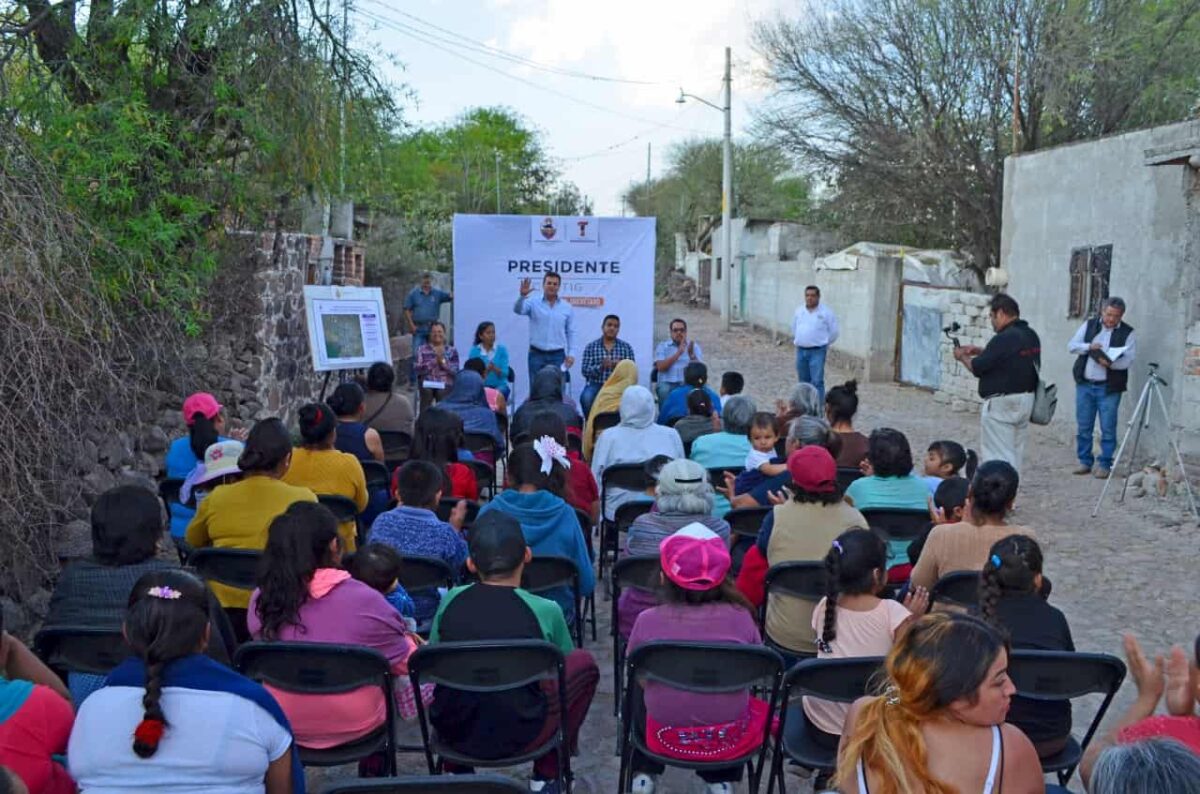 Toño Mejía termina con 17 años de rezago en servicios básico en Tequisquiapan 1 Toño Mejía termina con 17 años de rezago en servicios básico en Tequisquiapan