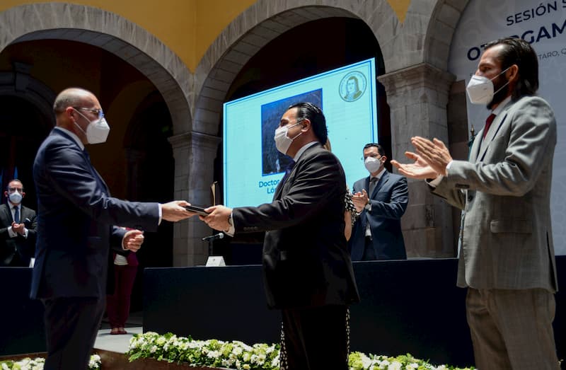 Universitarios de la UAQ son reconocidos en aniversario de Santiago de Querétaro 1 Universitarios de la UAQ son reconocidos en aniversario de Santiago de Querétaro