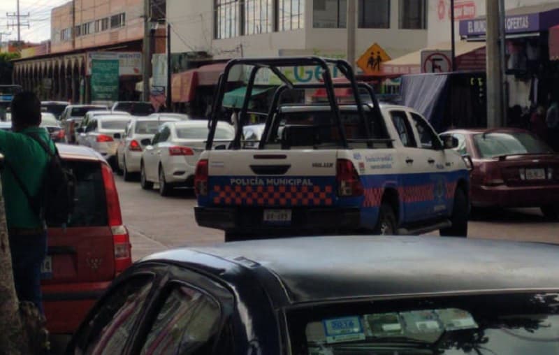 Decomisan droga, máquinas traga monedas y dinero en centro de SJR