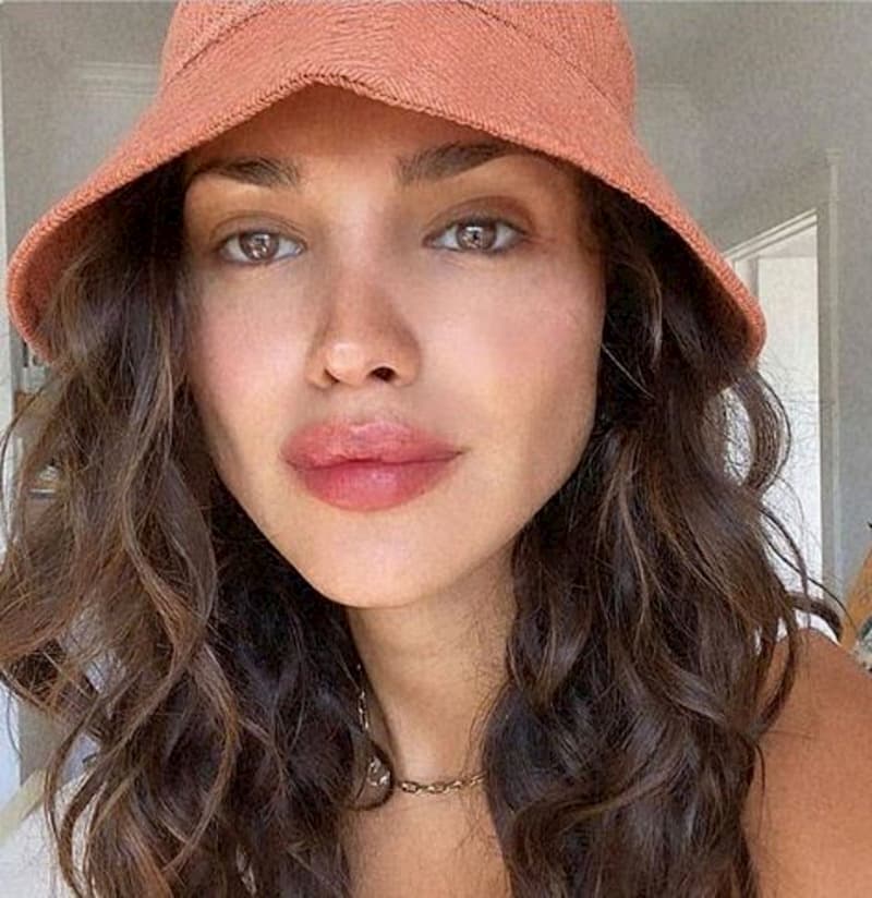 Eiza González publica una foto con tremendos labios, la borra por críticas de fans