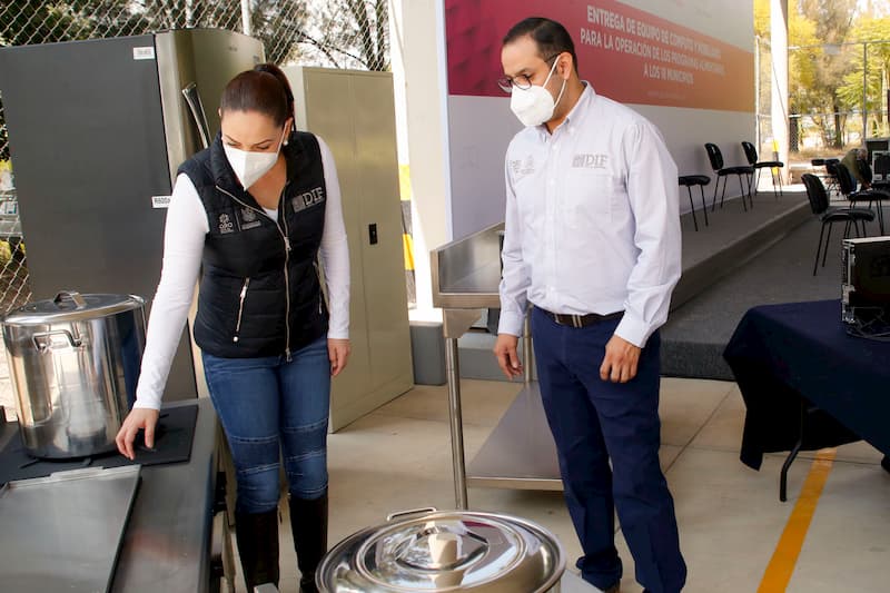 DIF Estatal entregó equipo de cómputo y mobiliario a Programas Alimentarios
