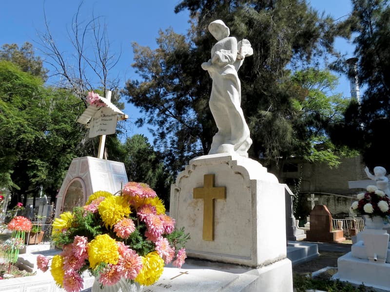 Evitar celebración de Día de Muertos ante incremento de contagios de COVID-19