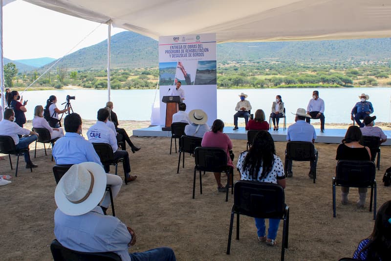 Francisco Domínguez entregó obras de rehabilitación y desazolve de 9 bordos