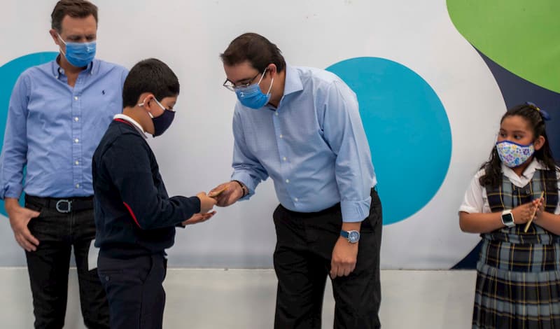 Memo Vega inicia entrega de 12 mil becas escolares en SJR