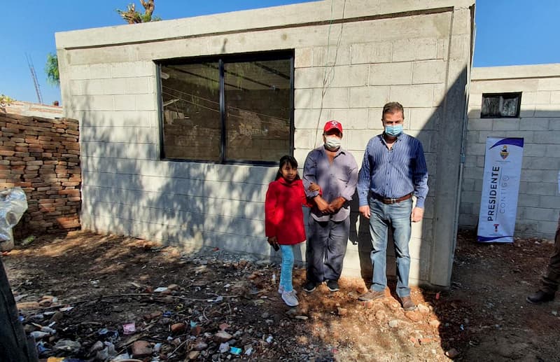 Alcalde de Tequisquiapan entrega pie de casa a familia víctima de incendio 1 Alcalde de Tequisquiapan entrega pie de casa a familia víctima de incendio 1