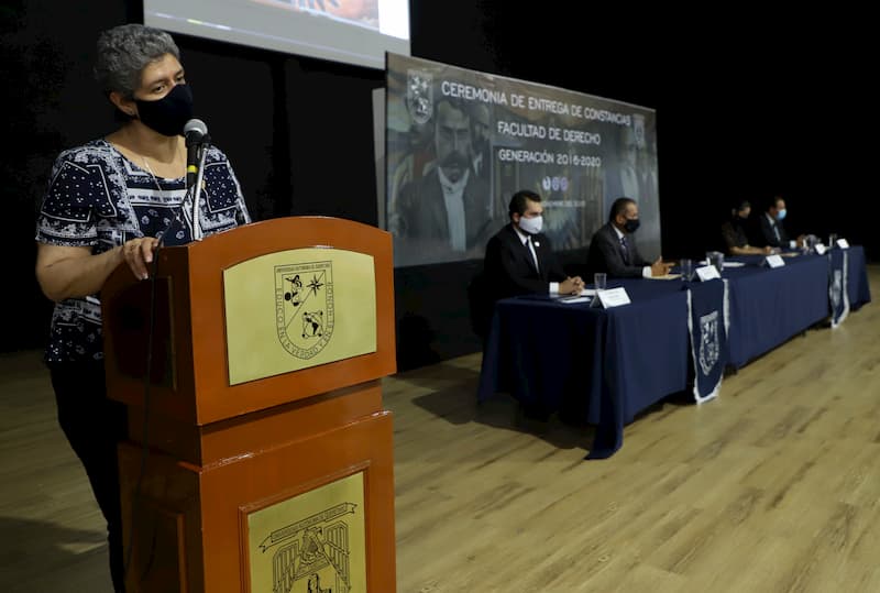Egresan nuevos profesionistas de la Licenciatura en Derecho de la UAQ 1 Egresan nuevos profesionistas de la Licenciatura en Derecho de la UAQ
