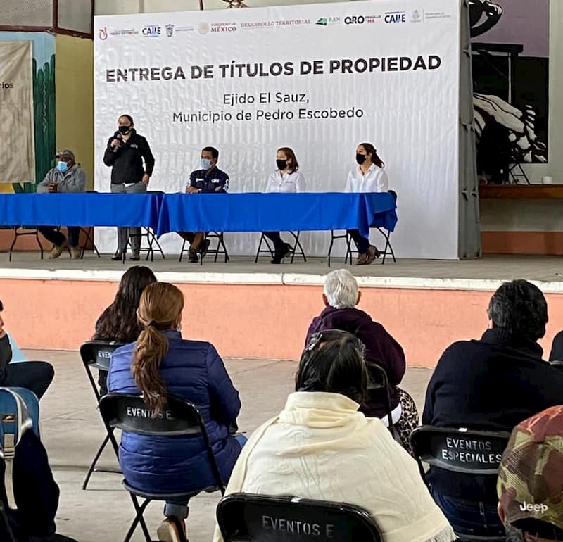 Entrega SEDESOQ títulos de propiedad en El Sauz, Pedro Escobedo 1 Entrega SEDESOQ títulos de propiedad en El Sauz, Pedro Escobedo