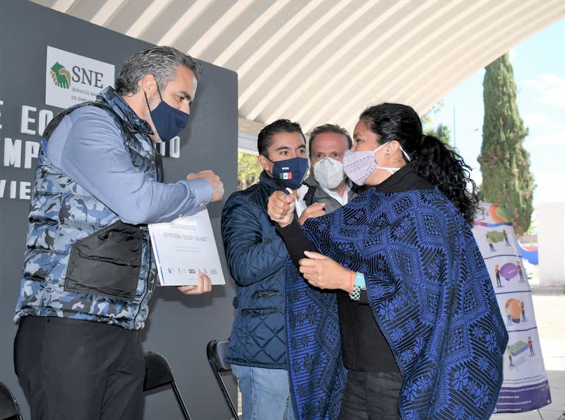 Entrega equipamiento y clausura cursos para emprendedores en Corregidora