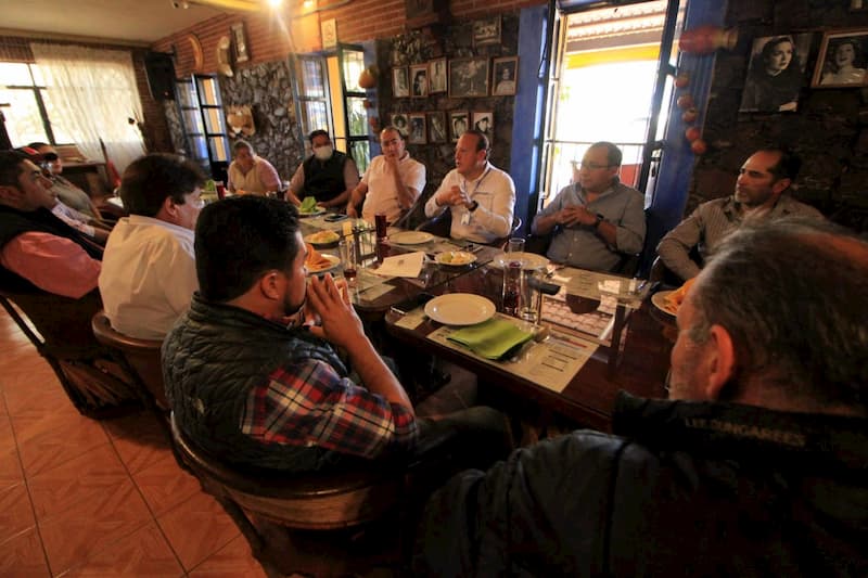 Germain Garfias se reunió e hizo equipo con sector restaurantero de SJR 1 Germain Garfias se reúne y hace equipo con sector restaurantero de SJR