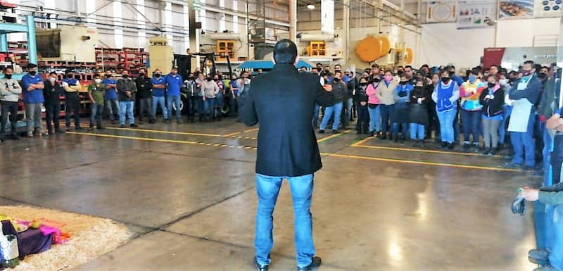 La industria en SJR no se rinde ante desafíos globales: Roberto Cabrera 1 La industria en SJR no se rinde ante desafíos globales Roberto Cabrera