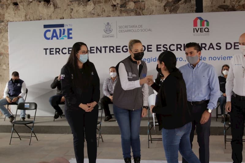 SEDESOQ entregó 85 escrituras en Corregidora, brinda seguridad patrimonial 1 SEDESOQ entregó 85 escrituras en Corregidora, brinda seguridad patrimonial