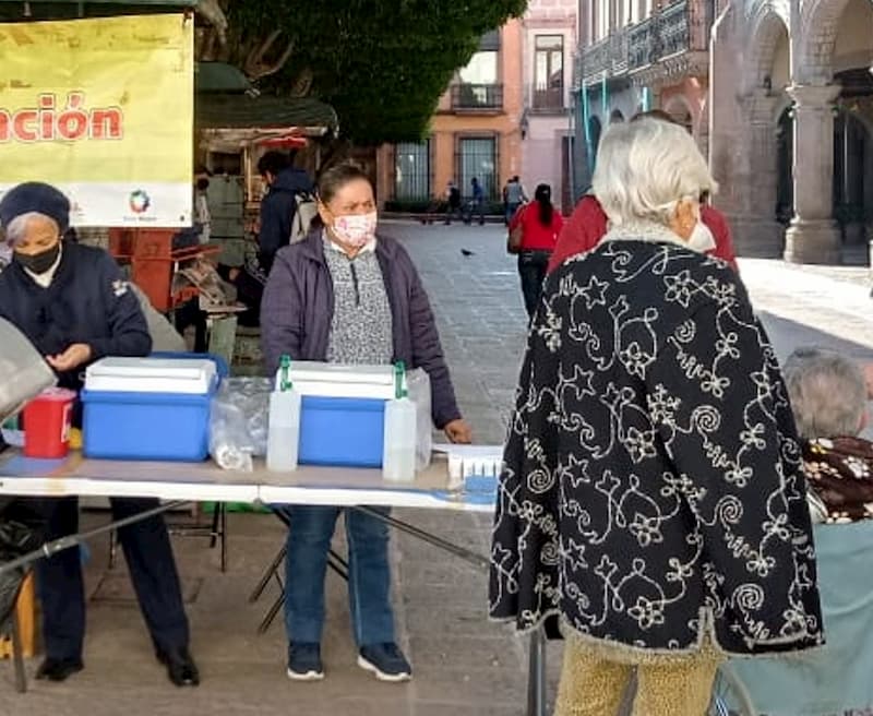 Importancia de que mujeres embarazadas se vacunen contra influenza