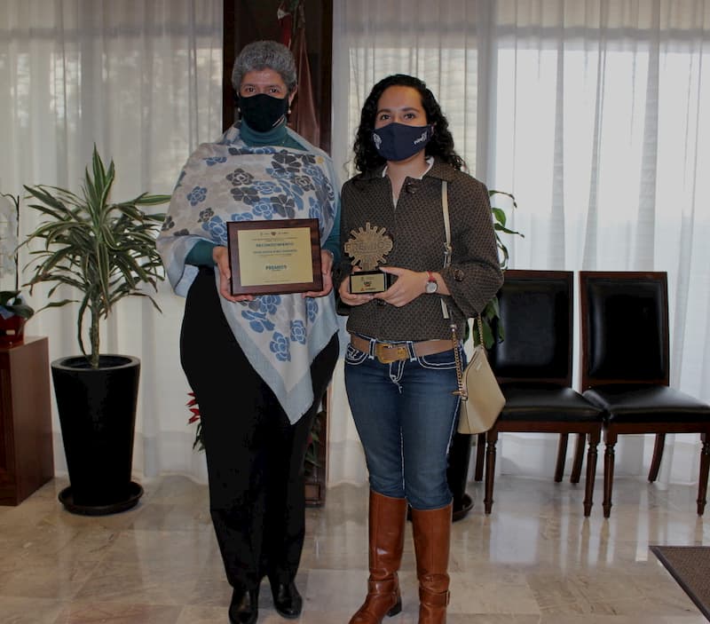 Rectora de la UAQ recibe a la alumna ganadora del Premio Estatal de la Juventud 2020 1 Rectora de la UAQ recibe a la alumna ganadora del Premio Estatal de la Juventud 2020