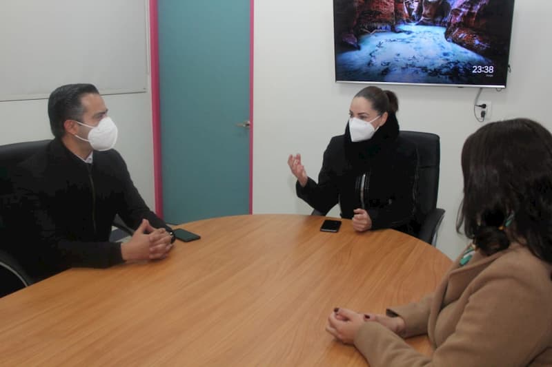 Rescatan a adolescentes que quedaron atrapados en el arcotecho del CAS Carmelita Ballesteros 1 Rescatan a adolescentes que quedaron atrapados en el arcotecho del CAS Carmelita Ballesteros