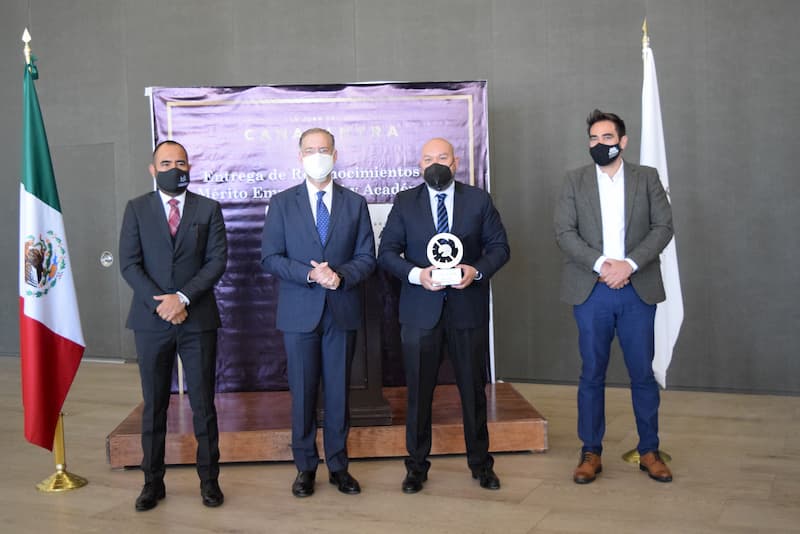 Se entregó el Premio al Mérito Empresarial y Académico en San Juan del Río 1 Se entregó el Premio al Mérito Empresarial y Académico en San Juan del Río