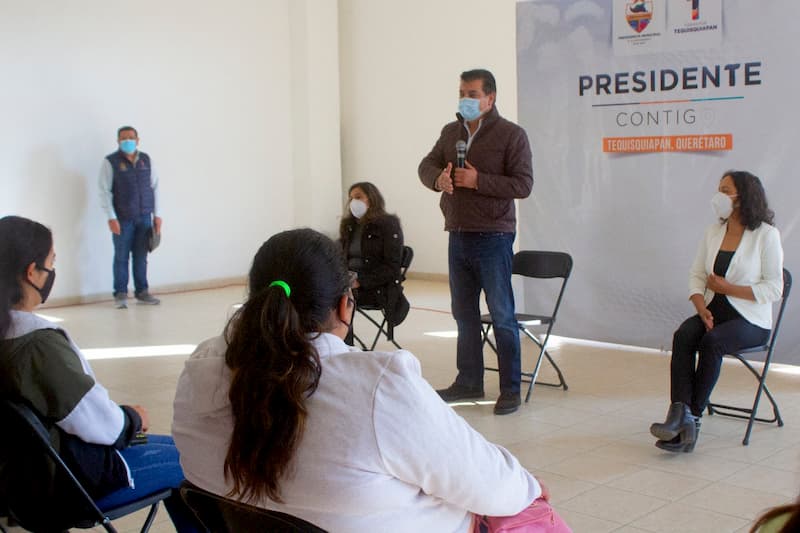 Alcalde Toño Mejía reconoce con estímulos económicos a docentes de Tequisquiapan