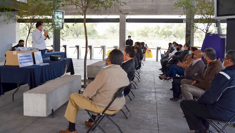 Entregaron cubreboca reutilizables a taxistas de todo el estado de QRO