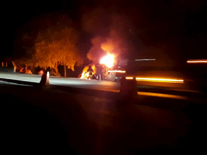 Pipa choca y se incendia en la 57, en San Juan del Río QRO, chófer desaparecido