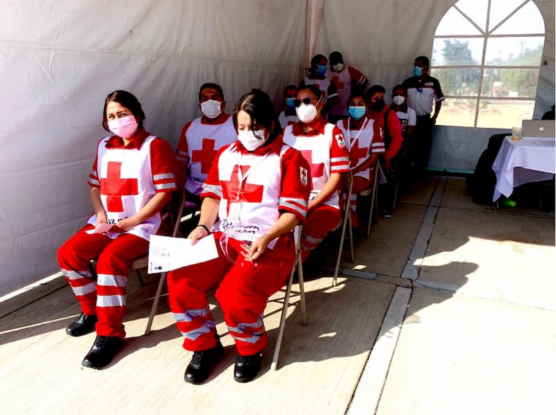 Reciben vacuna anticovid paramédicos de Cruz Roja San Juan del Río; van 87 en Querétaro